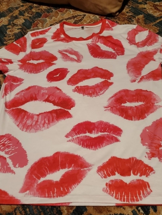 XX Boutique Tops - T-Shirt with Red Lip Print~Unisex